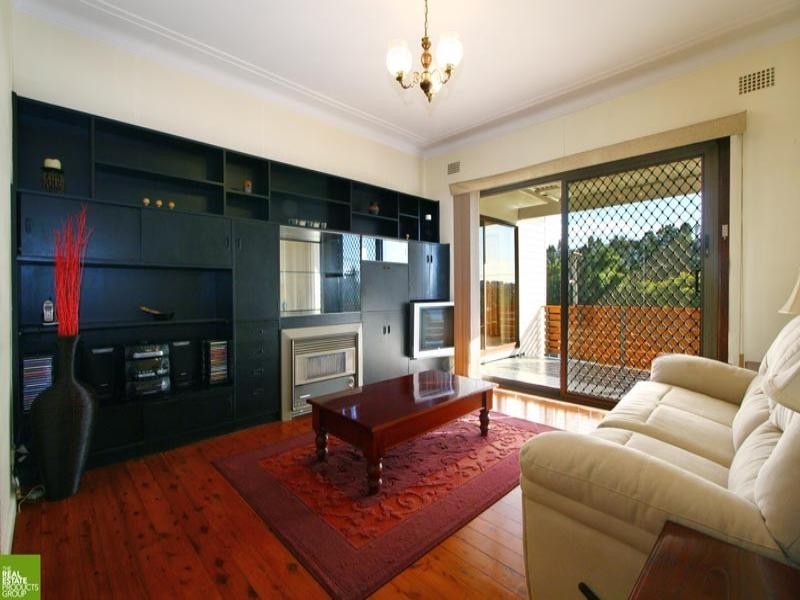 17 Leigh Crescent, Unanderra NSW 2526