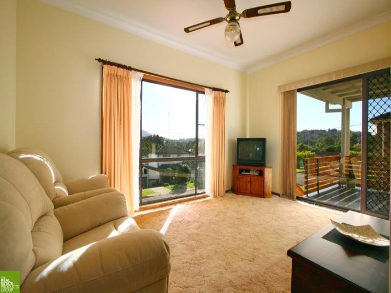 17 Leigh Crescent, Unanderra NSW 2526