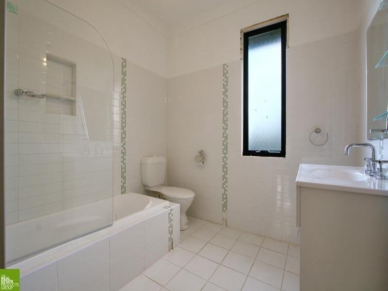 41 Rose Parade, Unanderra NSW 2526