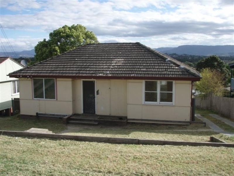 215 Northcliffe Drive, Berkeley NSW 2506
