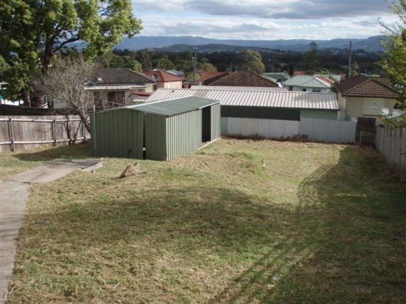 215 Northcliffe Drive, Berkeley NSW 2506