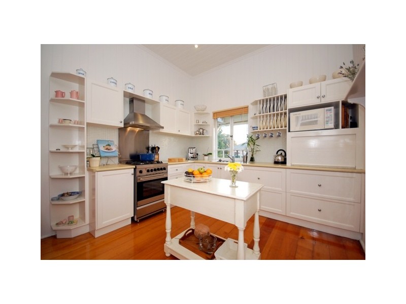 32 Cracknell Road, Annerley QLD 4103