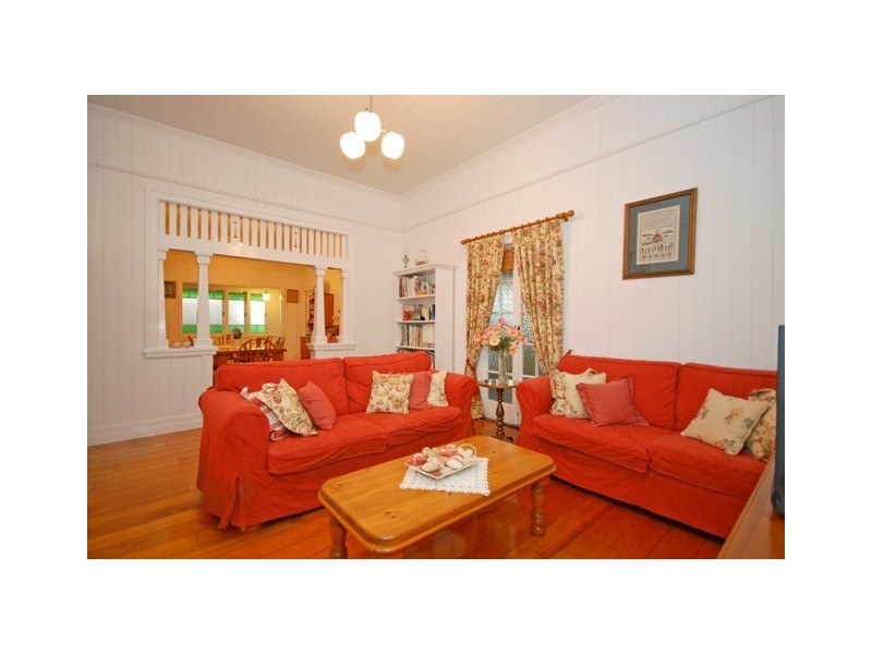 32 Cracknell Road, Annerley QLD 4103