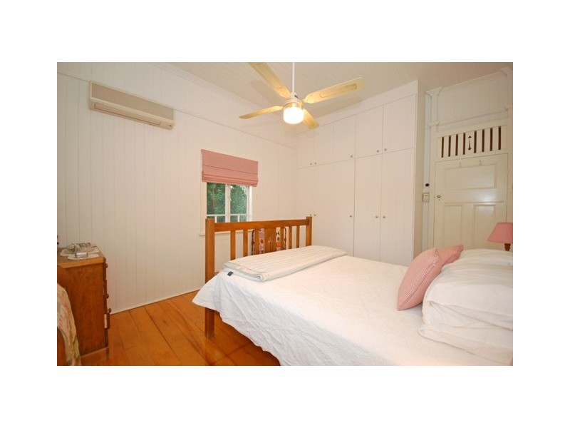 32 Cracknell Road, Annerley QLD 4103