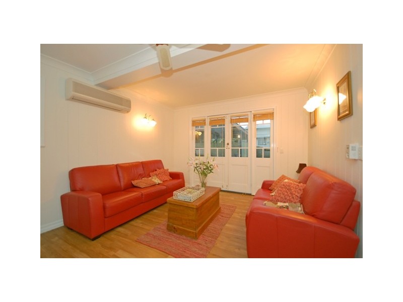 32 Cracknell Road, Annerley QLD 4103