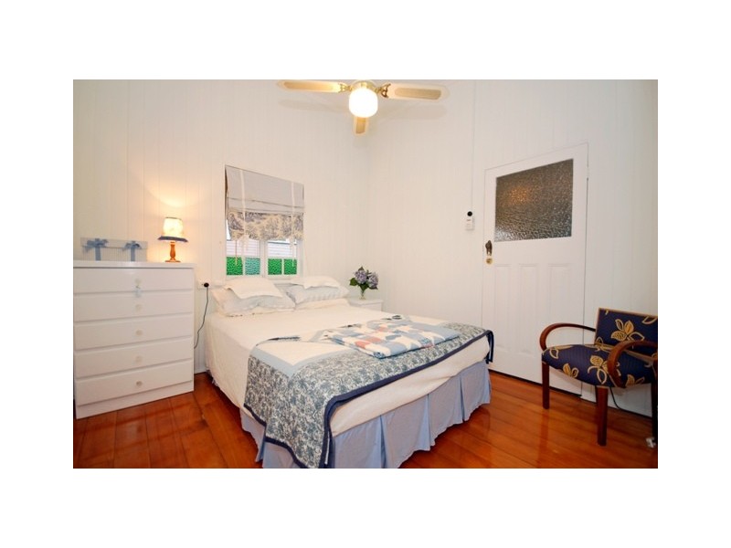 32 Cracknell Road, Annerley QLD 4103