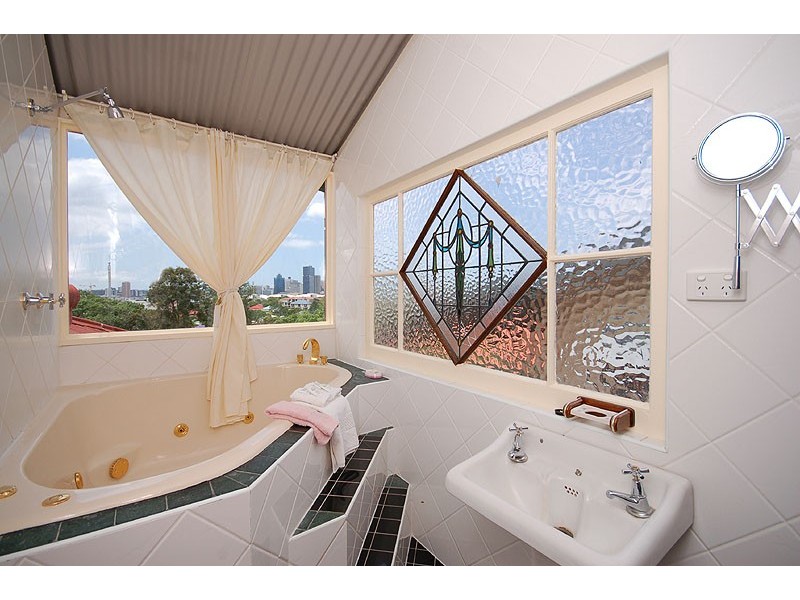 35 Brighton Road, Highgate Hill QLD 4101