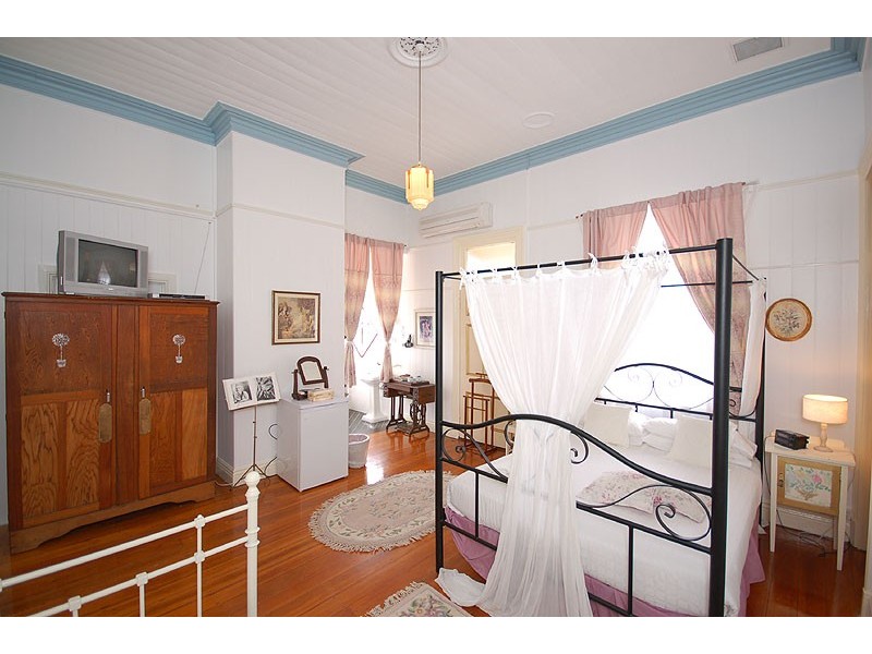 35 Brighton Road, Highgate Hill QLD 4101