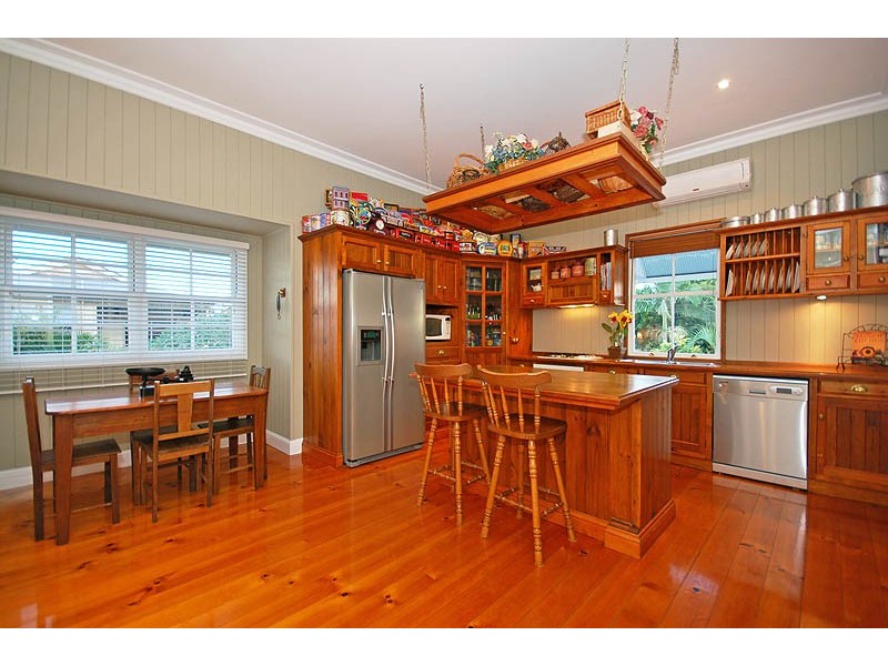 42 Archibald Street, Fairfield QLD 4103