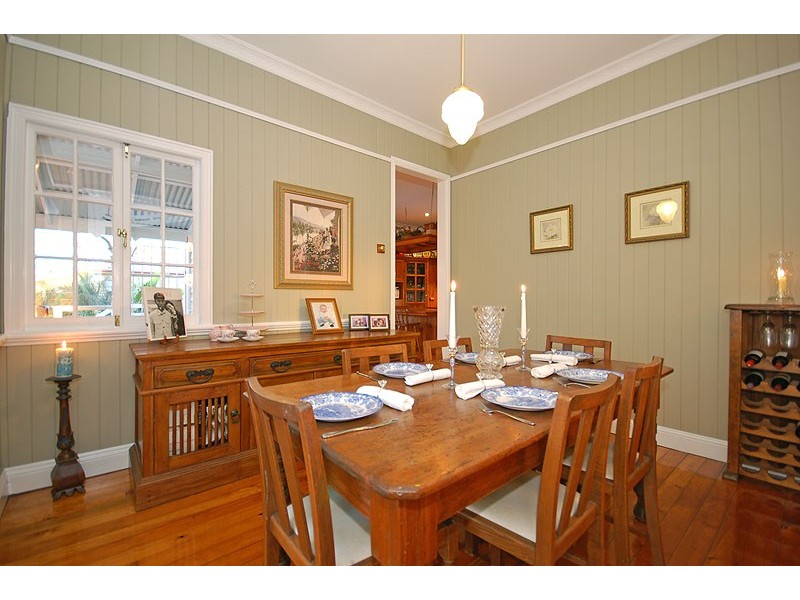 42 Archibald Street, Fairfield QLD 4103