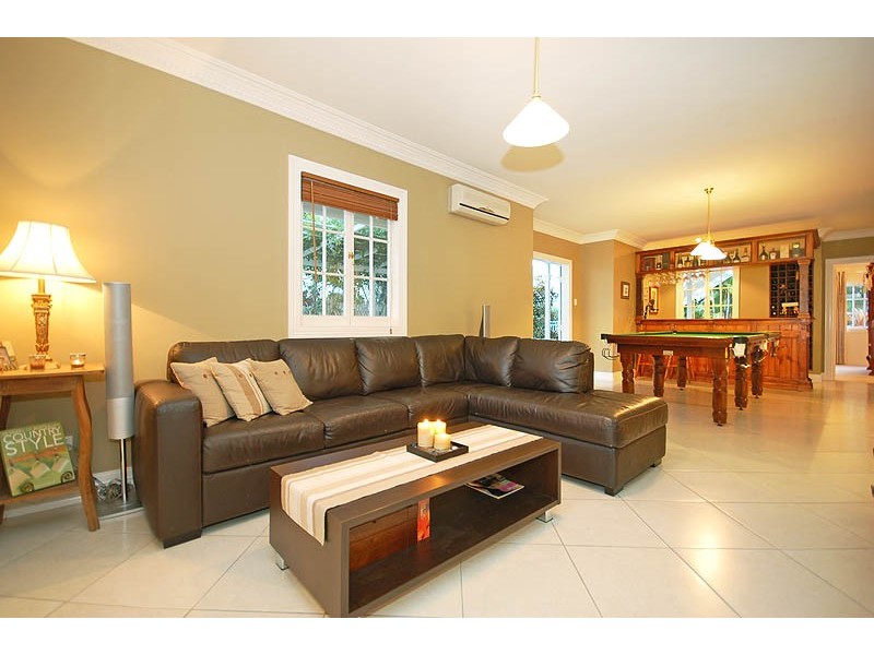 42 Archibald Street, Fairfield QLD 4103