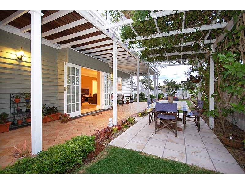 42 Archibald Street, Fairfield QLD 4103