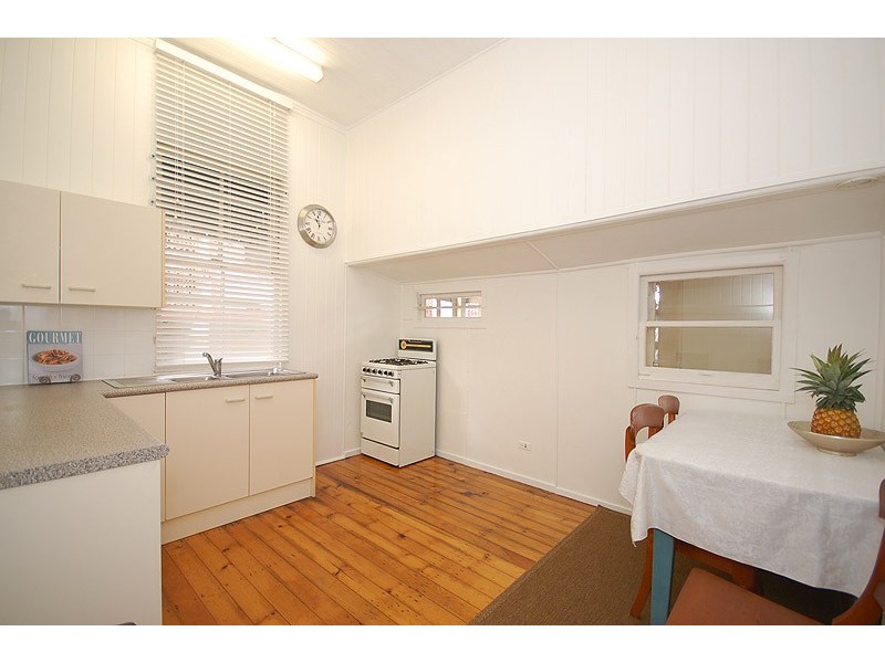 9 Brassey Street, Fairfield QLD 4103