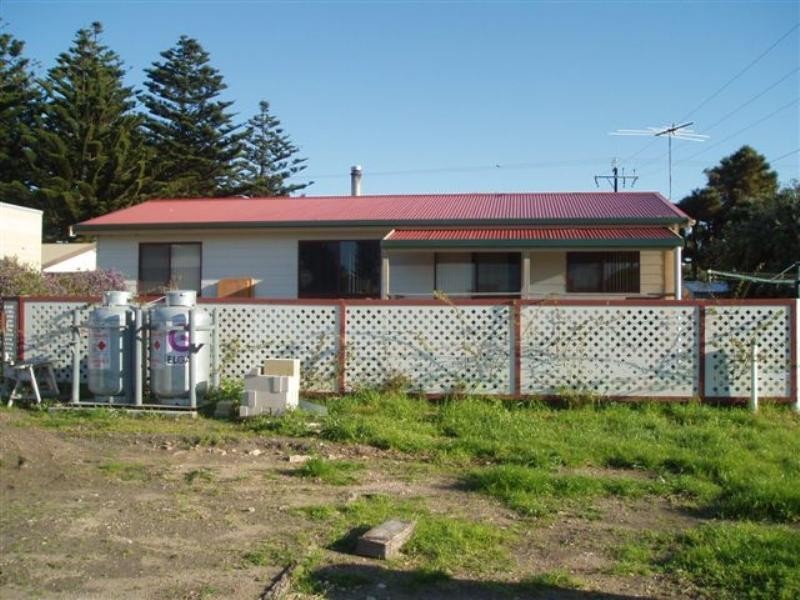 18 Railway Terrace, Beachport SA 5280