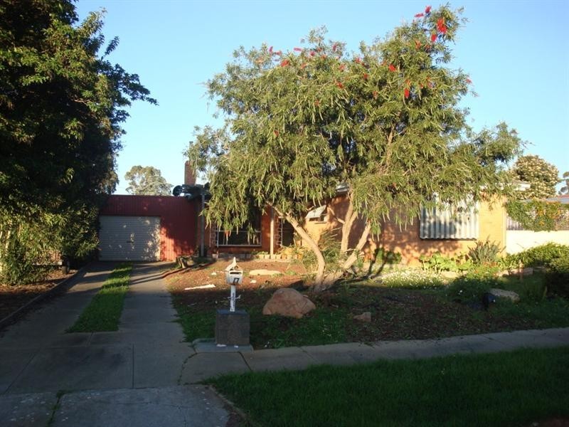 17 Abelia Street, Elizabeth Vale SA 5112