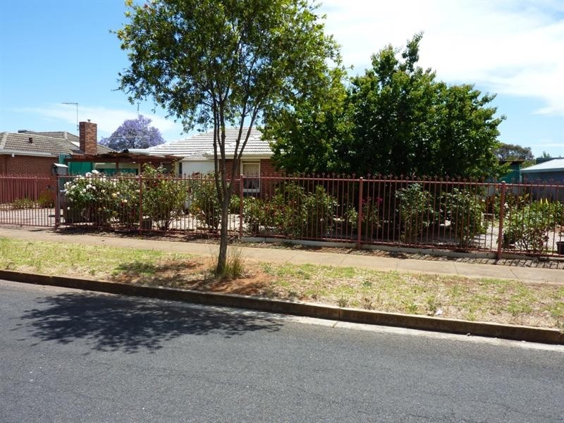 17 Atkinson Road, Elizabeth Downs SA 5113