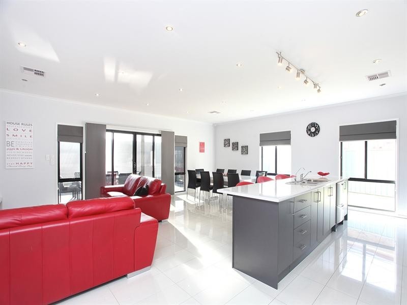 55 Lord Howe Crescent, Mawson Lakes SA 5095