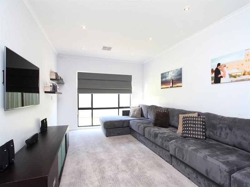 55 Lord Howe Crescent, Mawson Lakes SA 5095