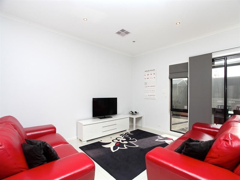 55 Lord Howe Crescent, Mawson Lakes SA 5095