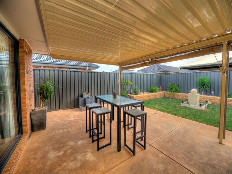 6 Semillon Crescent, Andrews Farm SA 5114