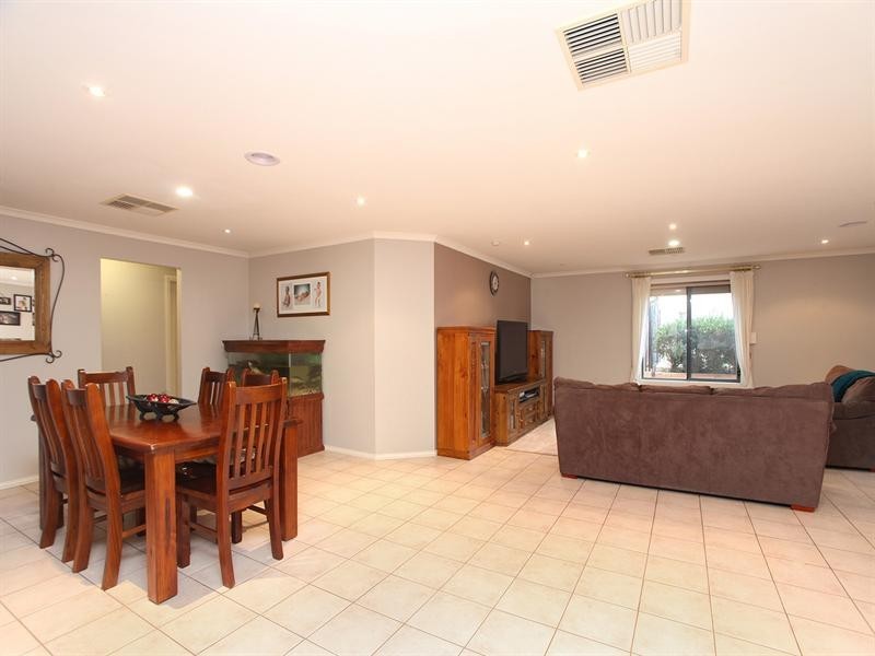 8 Kingate Boulevard, Blakeview SA 5114