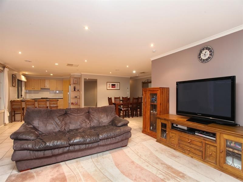 8 Kingate Boulevard, Blakeview SA 5114