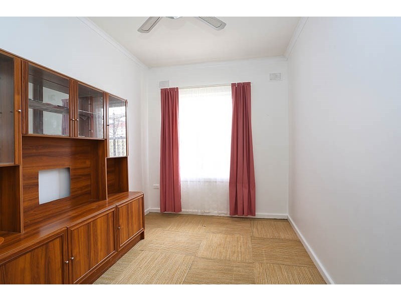 18 Winterbourne Road, Elizabeth Vale SA 5112