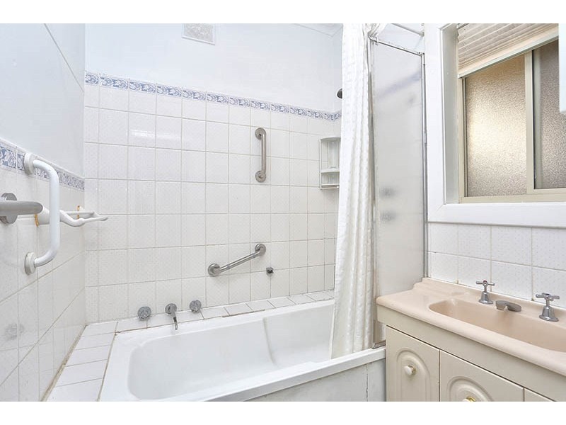 18 Winterbourne Road, Elizabeth Vale SA 5112