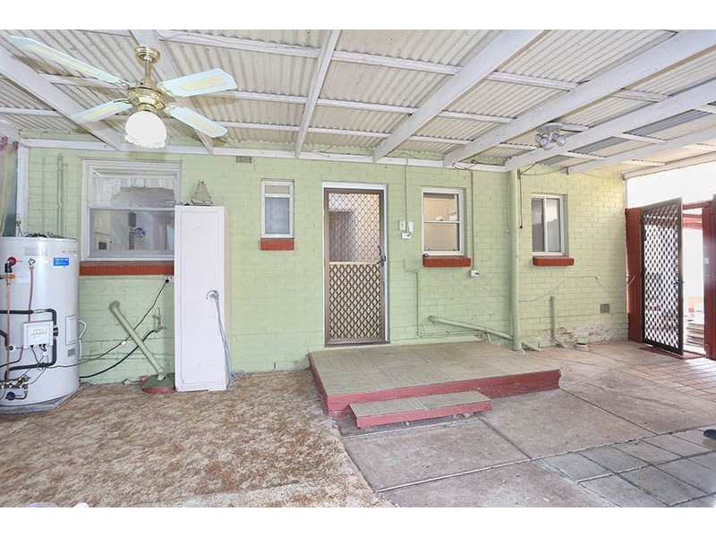 18 Winterbourne Road, Elizabeth Vale SA 5112