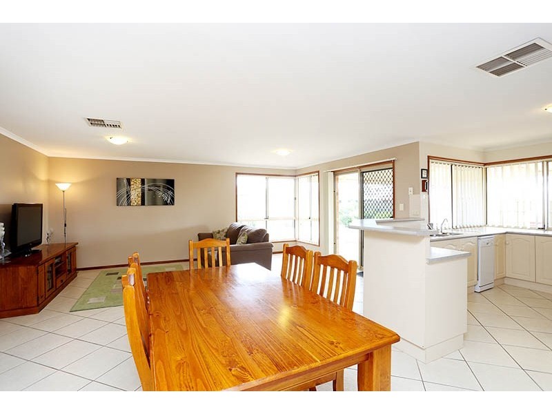 92 President Avenue, Andrews Farm SA 5114