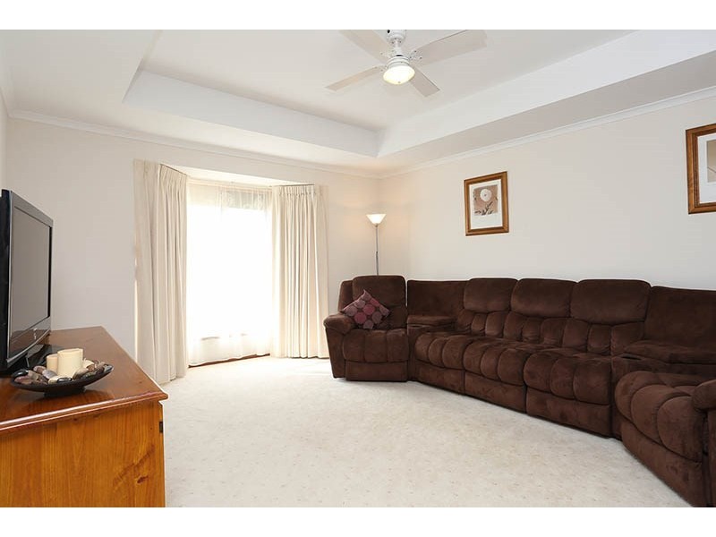 92 President Avenue, Andrews Farm SA 5114