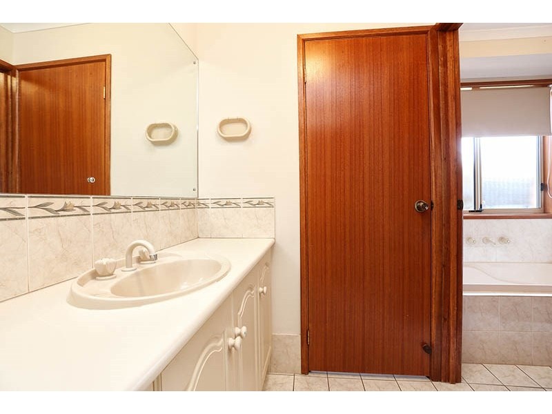 92 President Avenue, Andrews Farm SA 5114