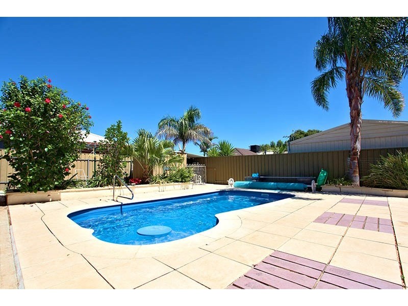 15 Dawn Close, Andrews Farm SA 5114