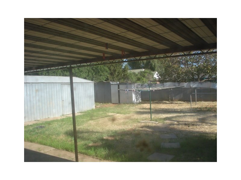 8 Robins Street, Elizabeth Downs SA 5113