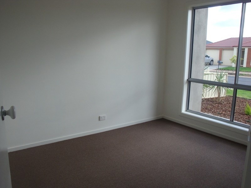 8 Veronica Drive, Burton SA 5110