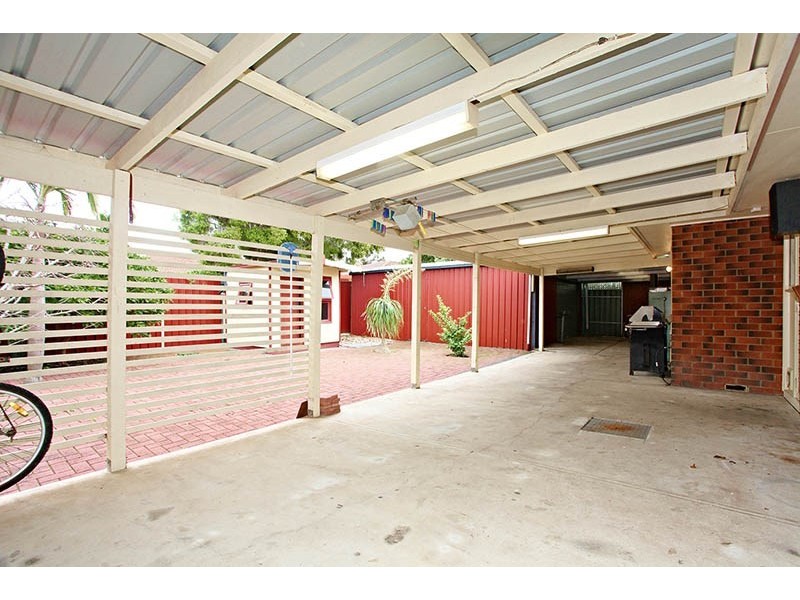 4 Chapman Crescent, Redwood Park SA 5097