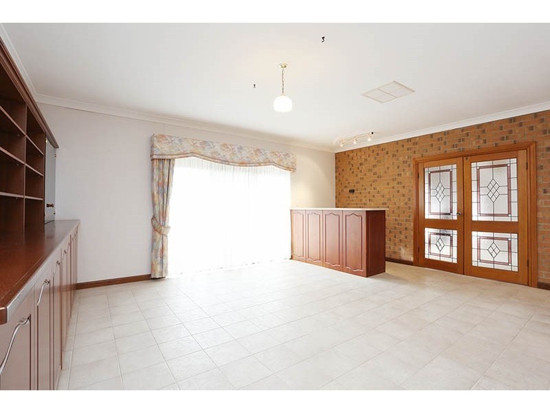 5 Meadow Lane, Gulfview Heights SA 5096