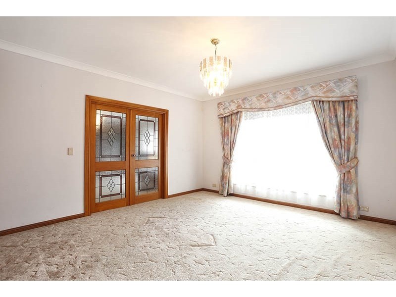 5 Meadow Lane, Gulfview Heights SA 5096