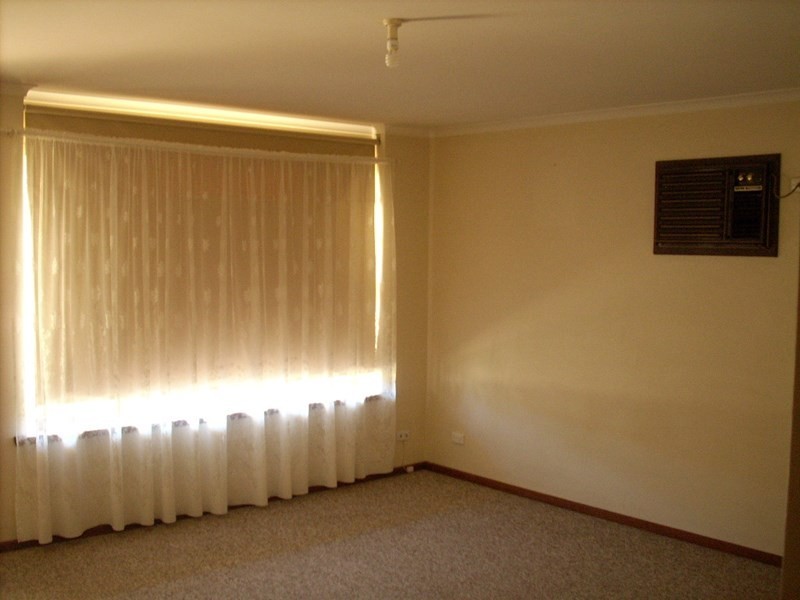 8b Kirk Street, Smithfield SA 5114