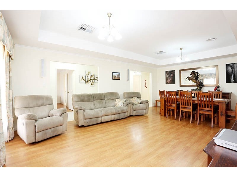 77 President Avenue, Andrews Farm SA 5114