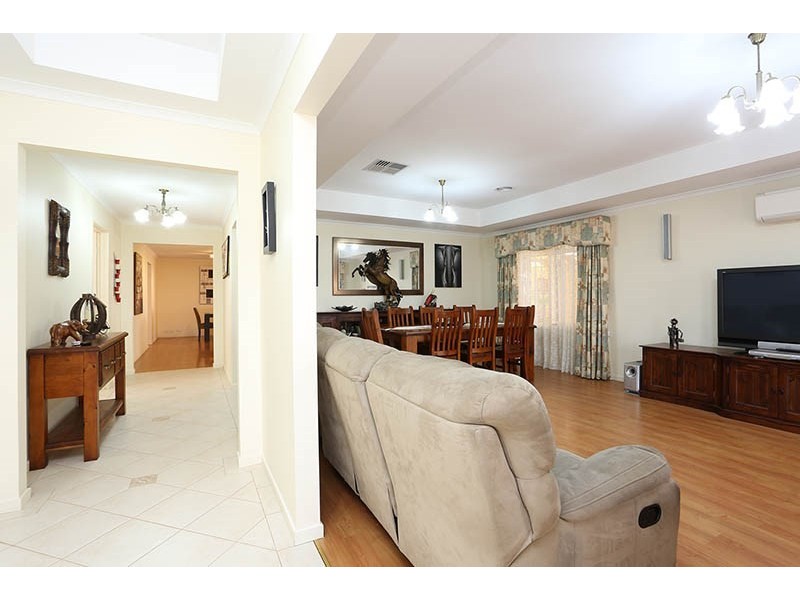 77 President Avenue, Andrews Farm SA 5114