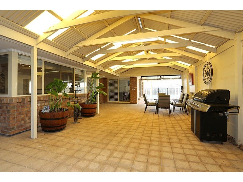 77 President Avenue, Andrews Farm SA 5114