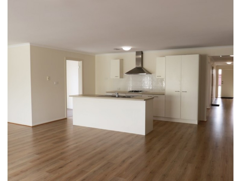 3 Overlander Way, Smithfield SA 5114