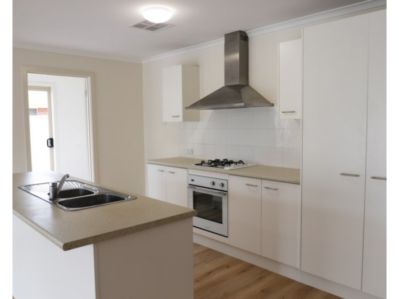 3 Overlander Way, Smithfield SA 5114