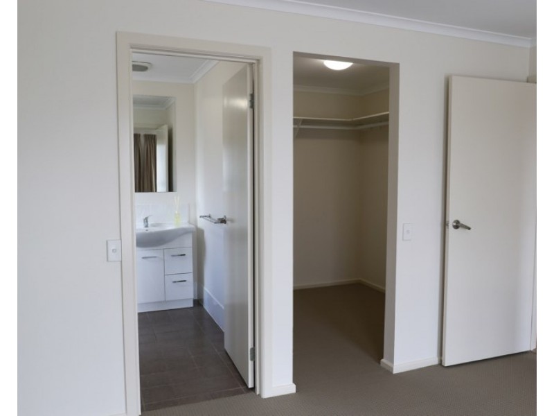 3 Overlander Way, Smithfield SA 5114