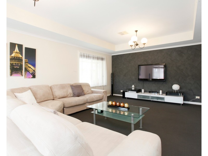 24 Eton Drive, Andrews Farm SA 5114