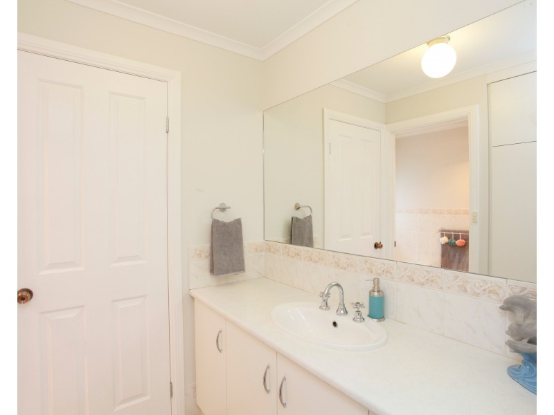24 Eton Drive, Andrews Farm SA 5114