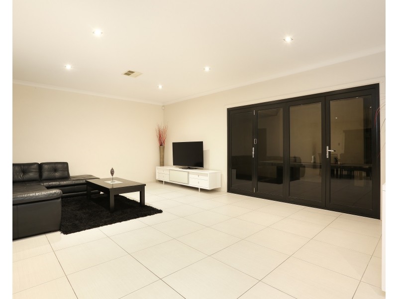 4 Empress Court, Mawson Lakes SA 5095