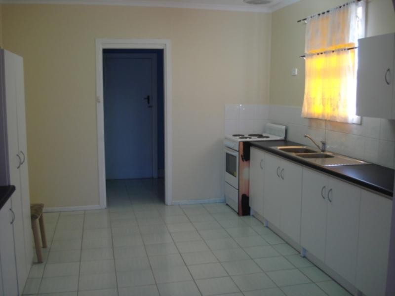 8 Robins Street, Elizabeth Downs SA 5113