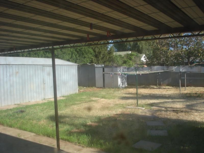 8 Robins Street, Elizabeth Downs SA 5113